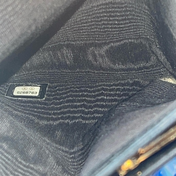 CHANEL interlocking kiss lock CC logo leather quilted wallet - Picture 9 of 17